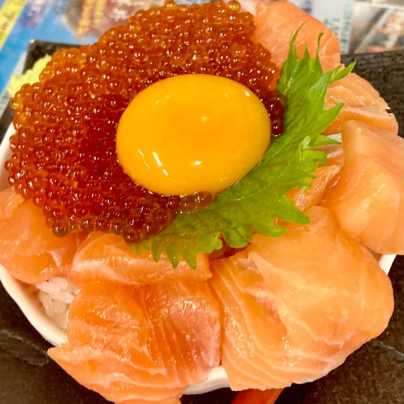 厚切サーモンとイクラのこぼれ丼(こたや)