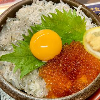 大阪湾・しらすの三色丼(こたや)