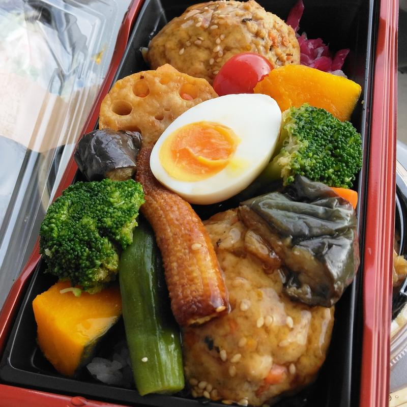 1/3日分の野菜が入った越後さん大豆使用豆腐バーグ重(eashion 武蔵小杉東急フードショースライス店)