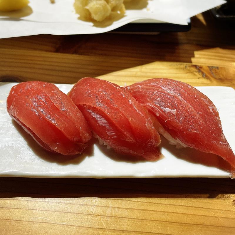 生本マグロ赤身（一貫）(魚の店 オカモ倶楽部)