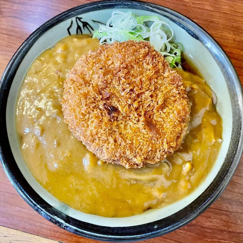 カレーそば メンチカツ(そば処　ながみ )