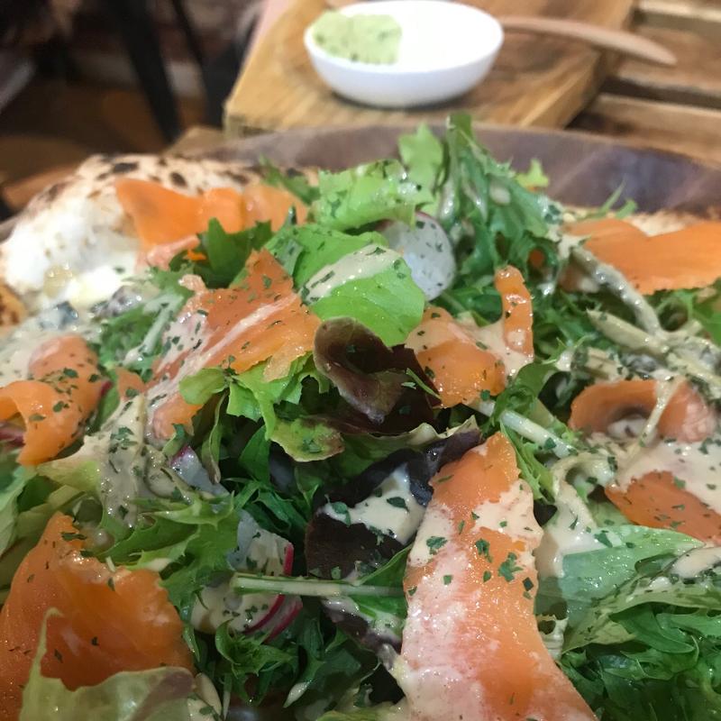 藤崎わさび園の本わさびと鬼漬けわさびソースのピッツァ(PIZZERIA ASTRA)