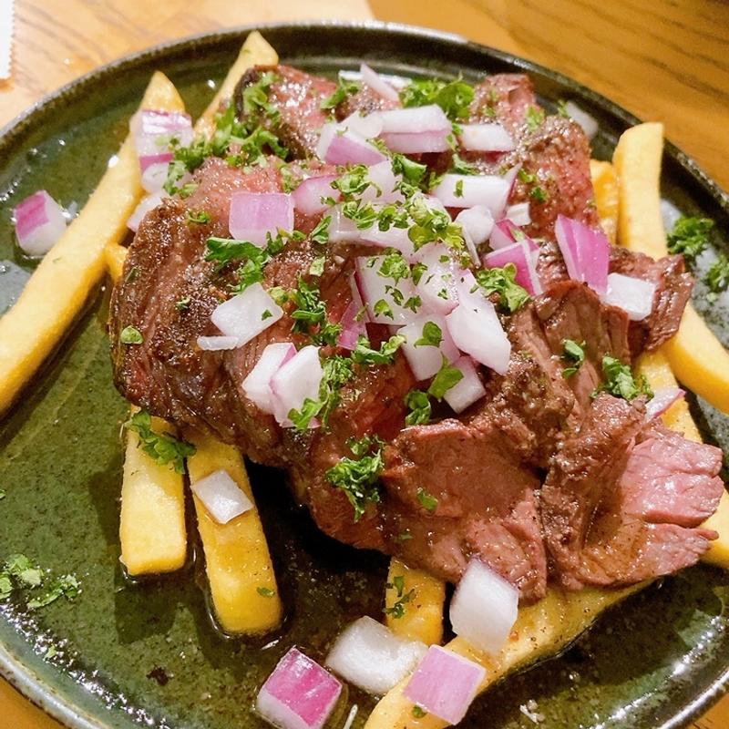 牛ステーキ焦がしアンチョビバター(BIER LOVEN)