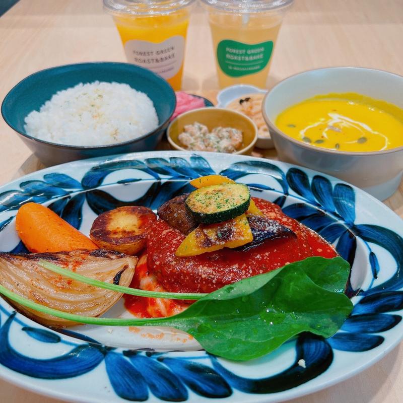 夏野菜の自家製トマトソースハンバーグ(Forest Green Roast ＆ Bake)