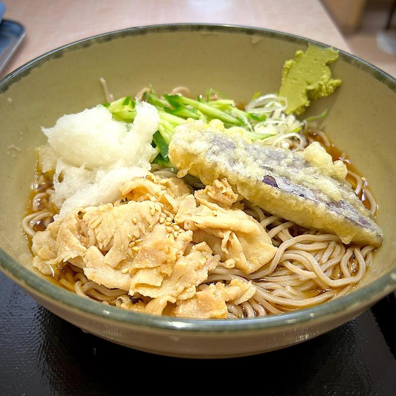 特製ロース肉と茄子天の冷しおろしそば(名代 箱根そば 狛江店)
