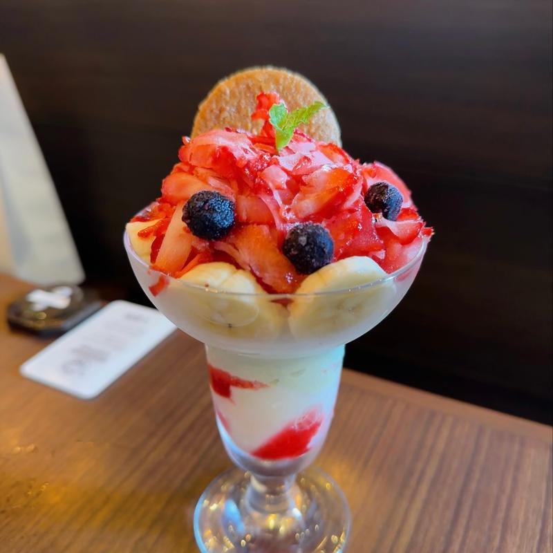 けずり苺パフェ(星乃珈琲店 ららぽーと横浜店)