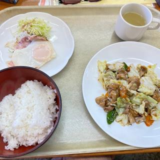 肉野菜炒め、ベーコンエッグ(平塚飯店)