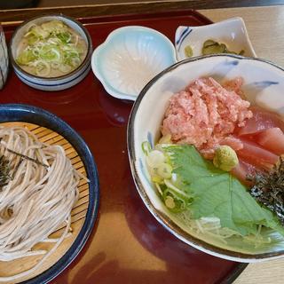 マグロ二色丼と麺(サガミ 富田林店)