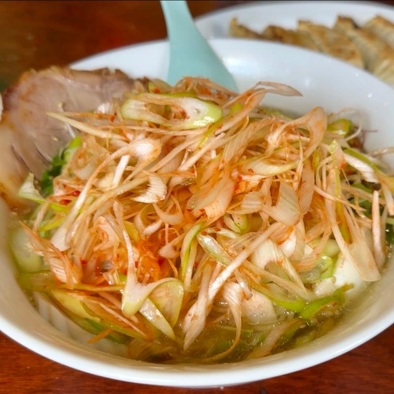 赤い屋根塩らーめん(辛ねぎトッピング)(和洋居酒屋 赤い屋根)