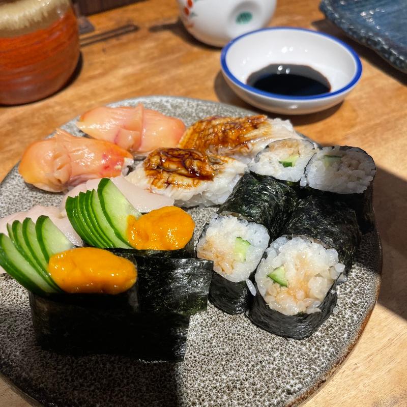 赤貝＋蒸しアナゴ＋あなきゅう＋うに(喜多郎寿し なんば店)