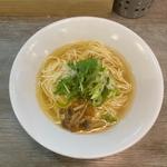 蟹の白醤油麹ラーメン(限定)(ラァメン コハク)