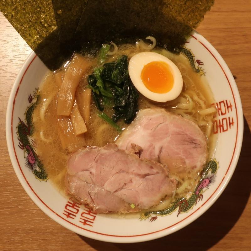 とんこつ醤油ラーメン(三代目 博多だるま)