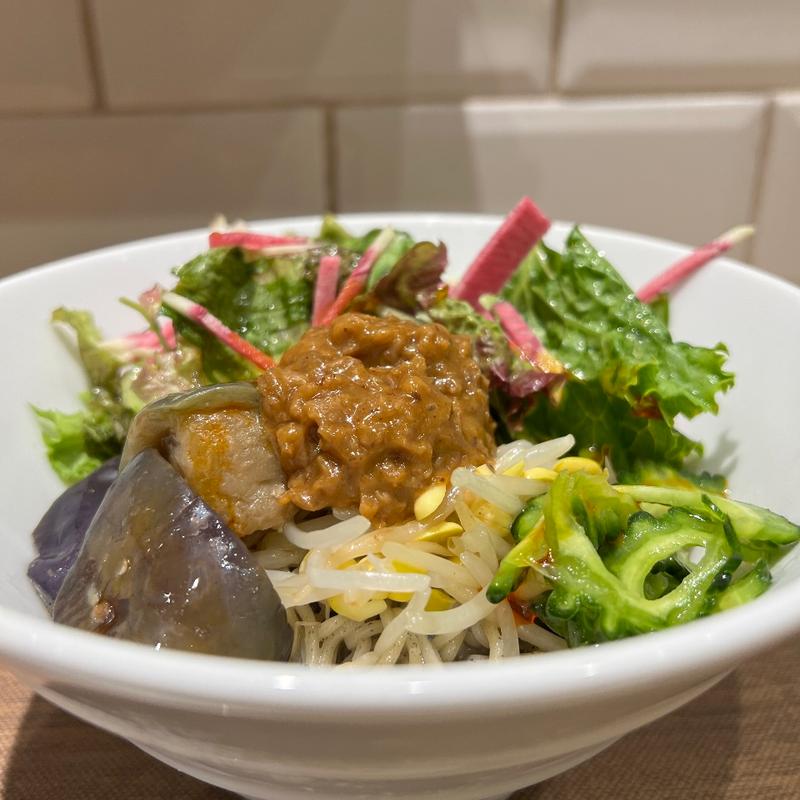 夏野菜の冷やし黒胡麻たんたん麺(T’s たんたん 池袋店)