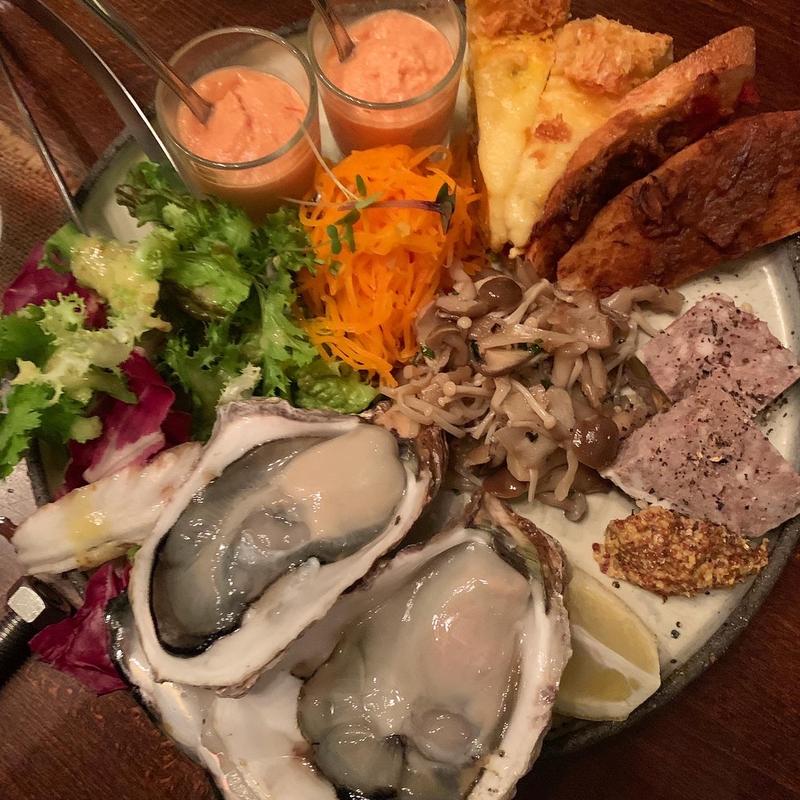 前菜7品盛り合わせ（生牡蠣150円）(ドランカー 恵比寿店)