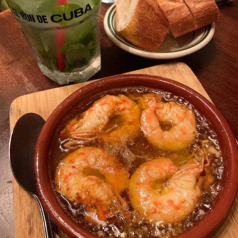 天使の海老のアヒージョ(ドランカー 恵比寿店)