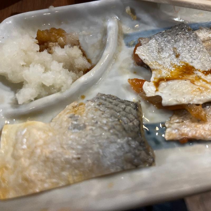 鮭皮塩焼(立ち呑み庶民 大阪駅前第2ビル店)