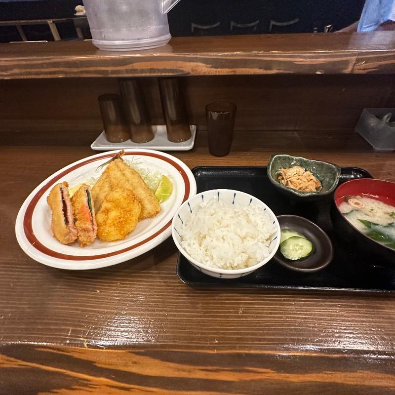 ミックスフライ定食(アジフライセンターおむこさん)