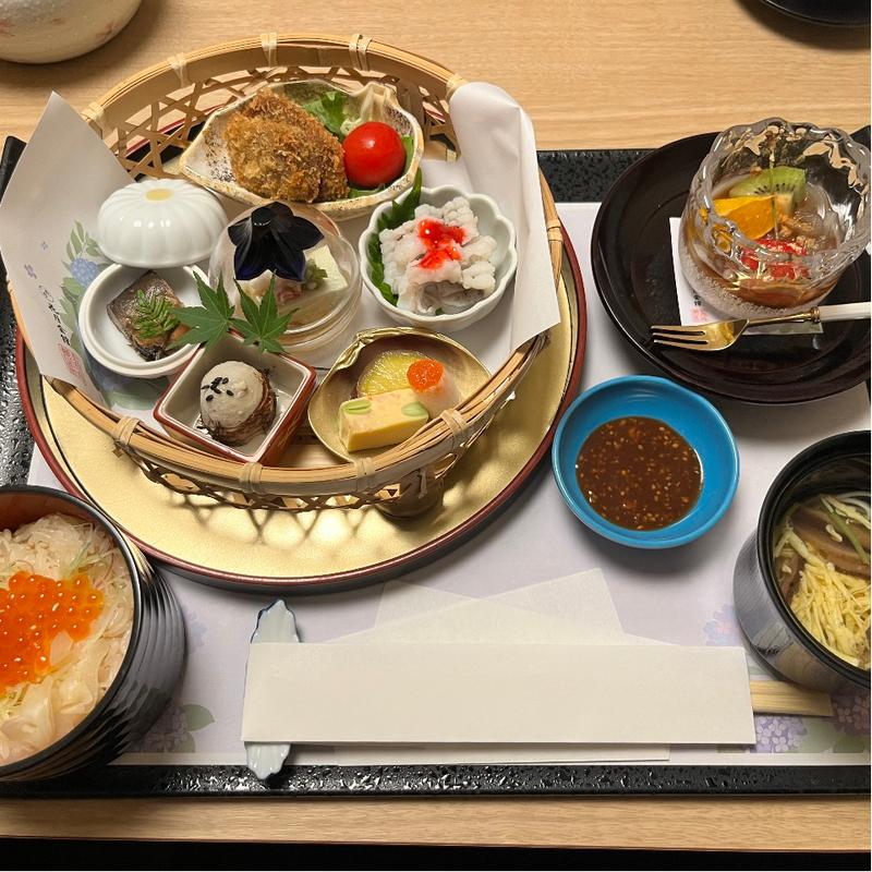 花籠弁当(花月 かぶと （かげつ かぶと）)