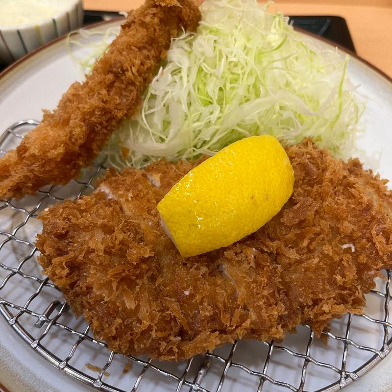 海老フライ&ロースカツ盛り合わせ(とんかつ 伊勢(いせ) 新宿野村ビル店)