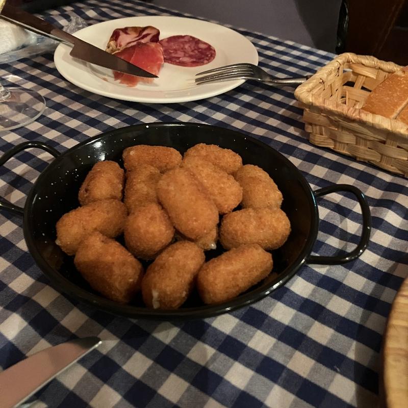 ブニュエロス（タラコロッケ）(エル・カステリャーノ)