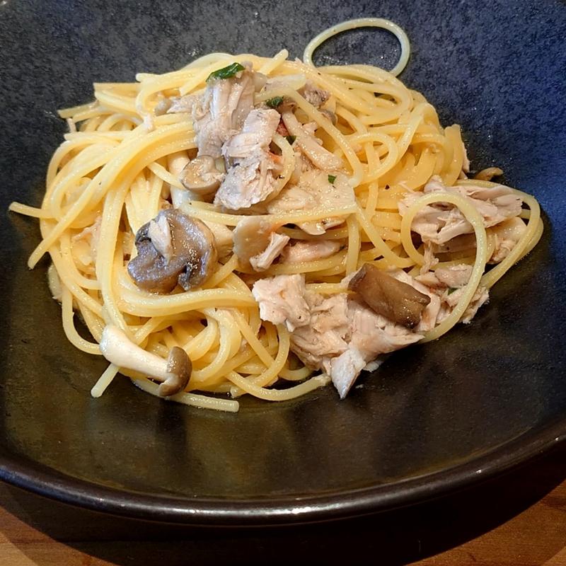 自家製マグロツナ、きのこのペペロンチーノ(ELMO+ 笹塚店)