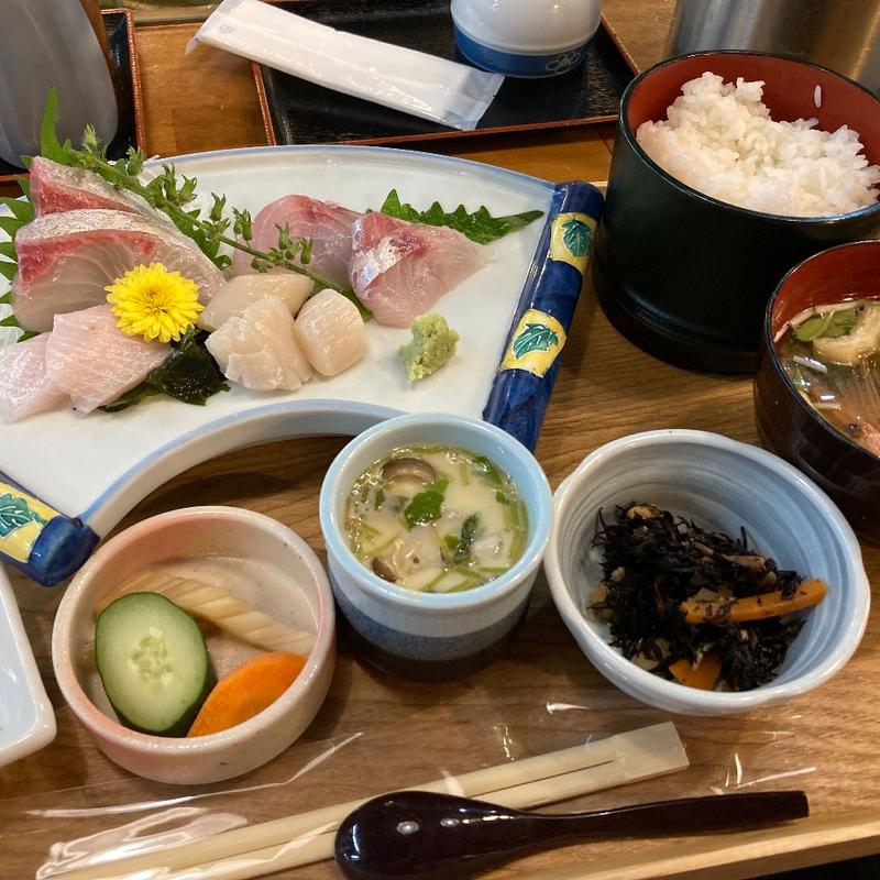 お刺身定食よくばり三種(いけす道場魚家 深川一号店 （イケスドウジョウサカナヤ）)