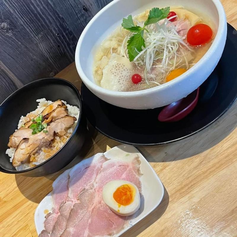 セロリラブとてトマトの冷やしらーめん(麺のようじ)