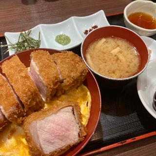 極厚ロースとんかつ丼(肉屋食堂　たけうち)