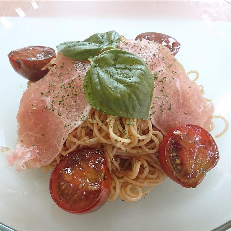 トマトと生ハムの冷たいパスタ(ラクレット×ラクレット)