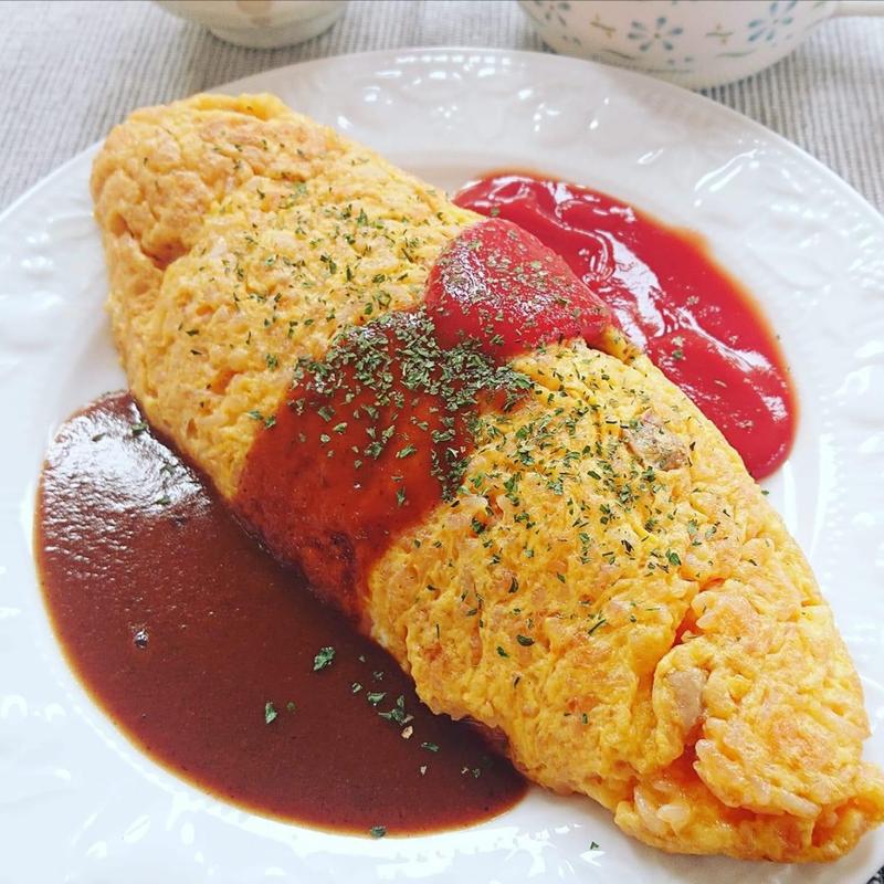 卵とチキンピラフを混ぜてから焼いたオムライス(ラクレット×ラクレット)