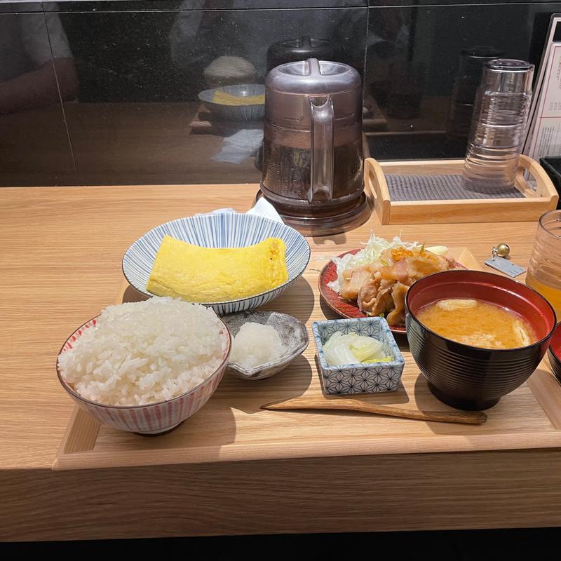 だし巻き玉子と生姜焼き定食(焼鳥 ハレツバメ 新橋店)