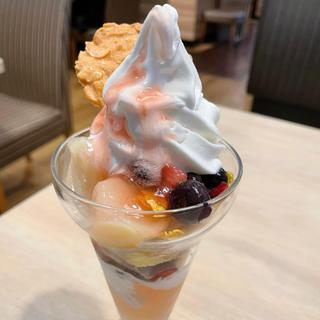 白桃のピーチメルバパフェ(ガスト荻窪南口店 )