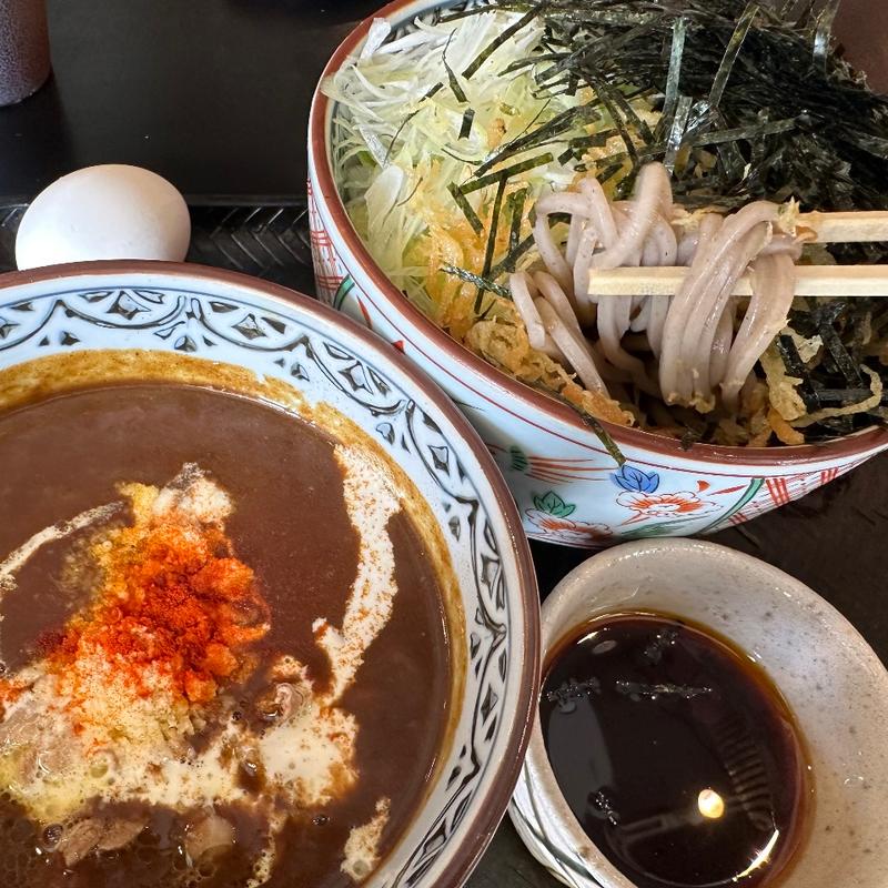 黒カレー肉そば(大)(なぜ蕎麦にラー油を入れるのか。 西武新宿店 )