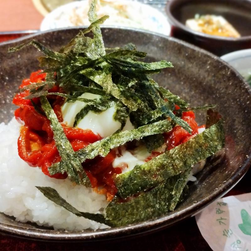 ユッケ丼(利花苑 大名本店)