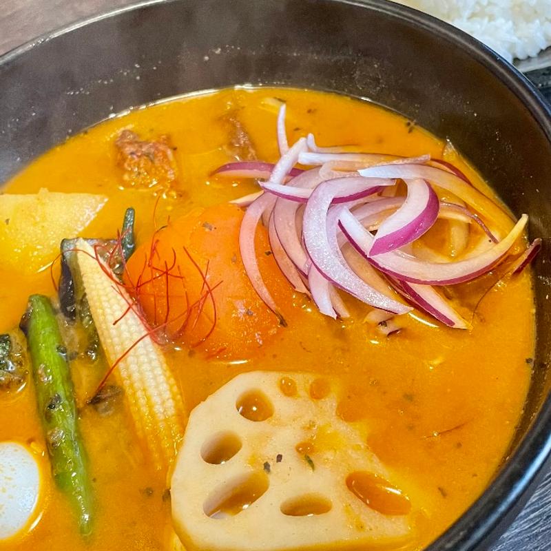 スパイシータンドリーチキンと紫玉ねぎのカリー(SAMA 大谷地総本店)