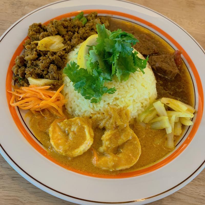 トリプル（鳥葱キーマ、シュリンプココナッツ、ポークビンダル）(サムカリー)