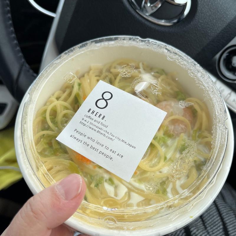 あおさとエビのクリームパスタ(ハチトバーブ （8*Herb）)