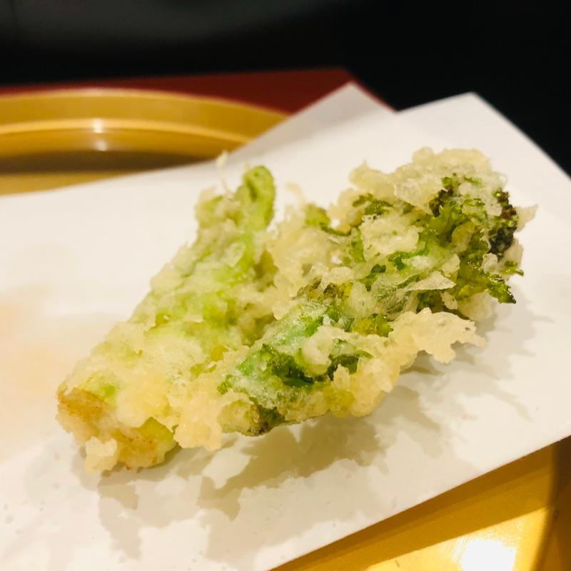 タラの芽の天麩羅(天麩羅からり)