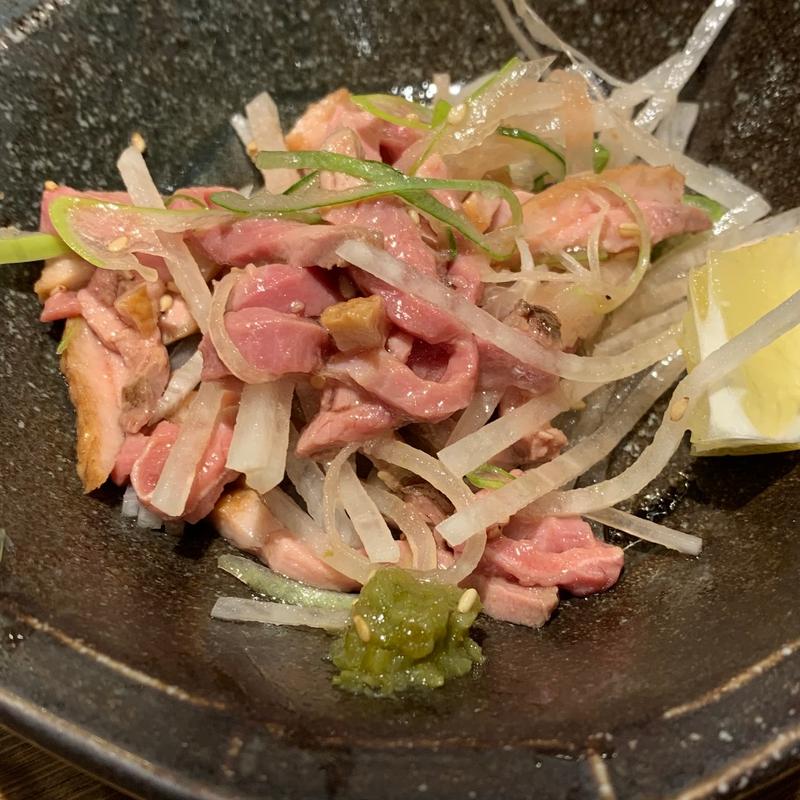 鴨ユッケ(田町 そばまえ bymoto)