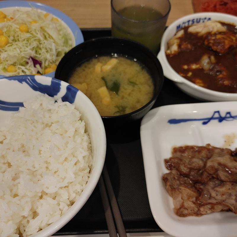 ごろごろ煮込みチキンカレー盛合せ牛焼肉定食(松屋 下総中山店)