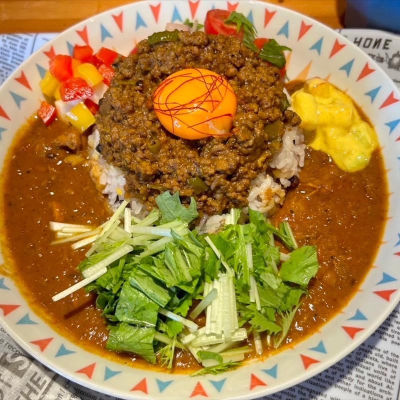 甘口チキンとスパイシーキーマのあいがけ(気まぐれ )