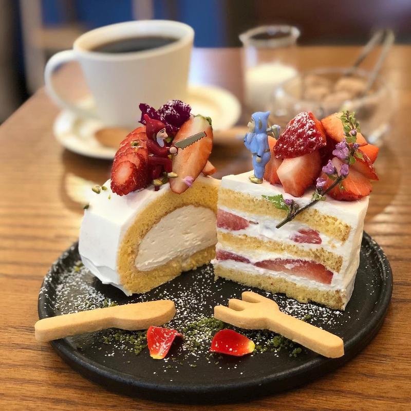 奈良産苺ショートケーキ  ロールケーキ(菓子35山)