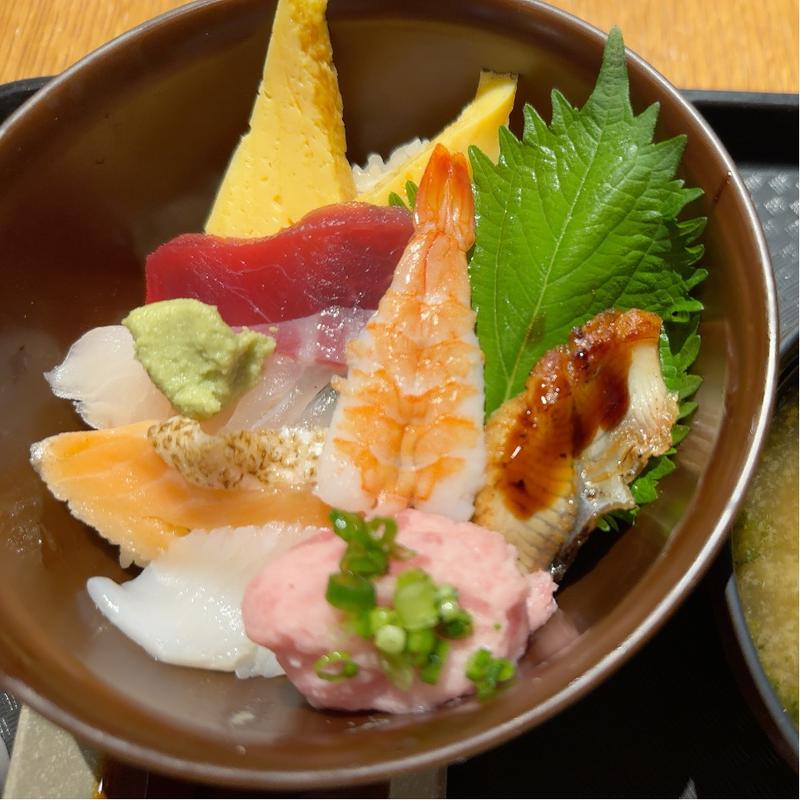 海鮮丼(味噌汁付き)(立ち寿司　おや潮)