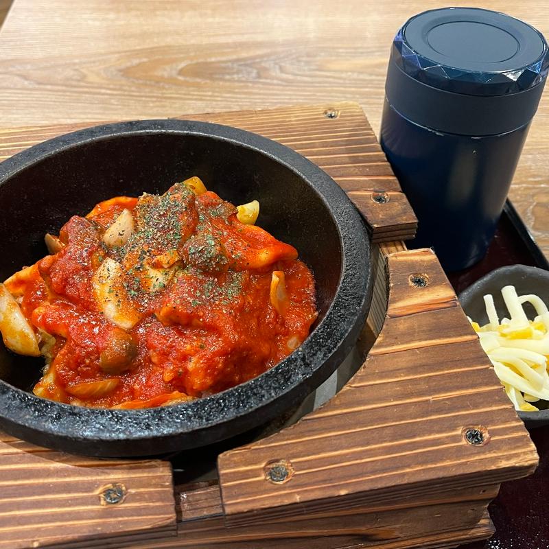 3種チーズとトマトのグリルチキンごはん(おひつごはん四六時中 COASKA横須賀店)