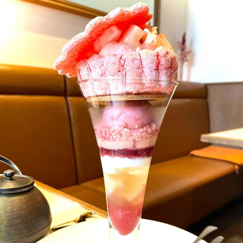 桃づくしパフェ(SALONBAKE&TEA)