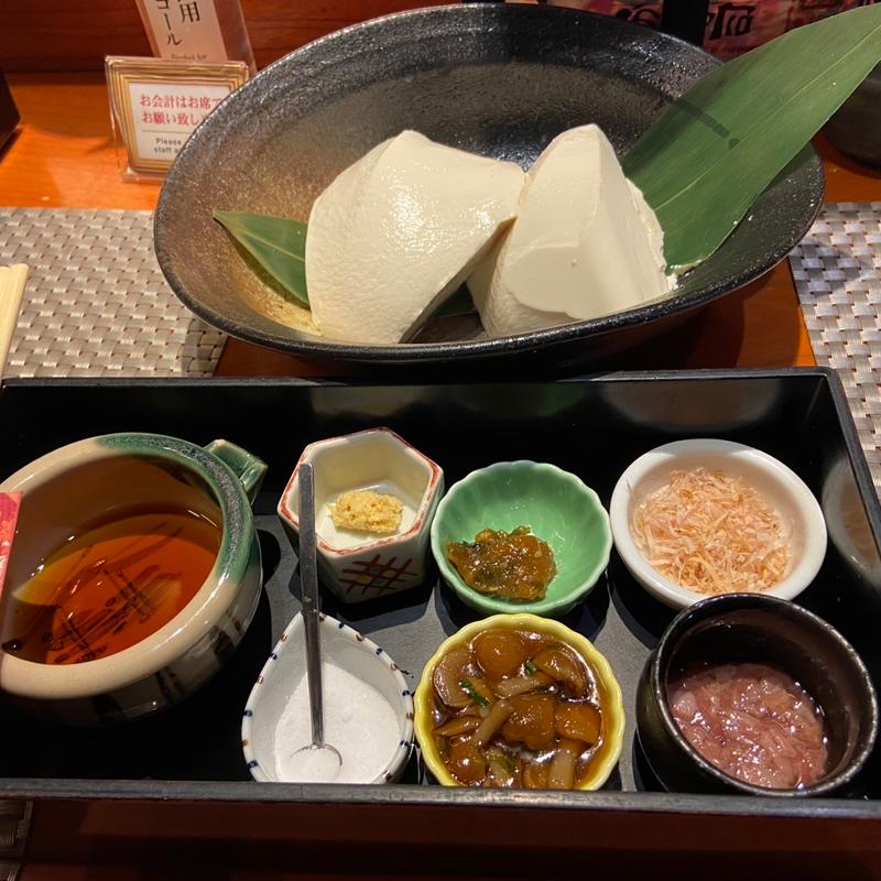 自慢のできたて豆腐 ～薬味七品添え～(まんまみ～や 札幌)