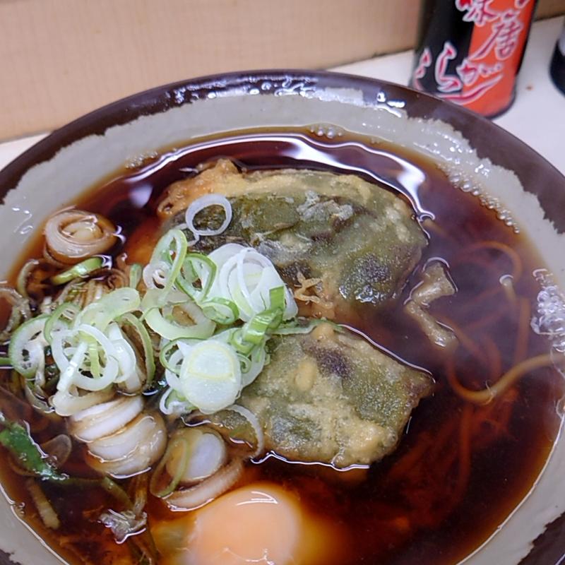 ピーマン天そば＋生卵(岩本町スタンドそば 秋葉原店 （いわもとちょうすたんどそば）)