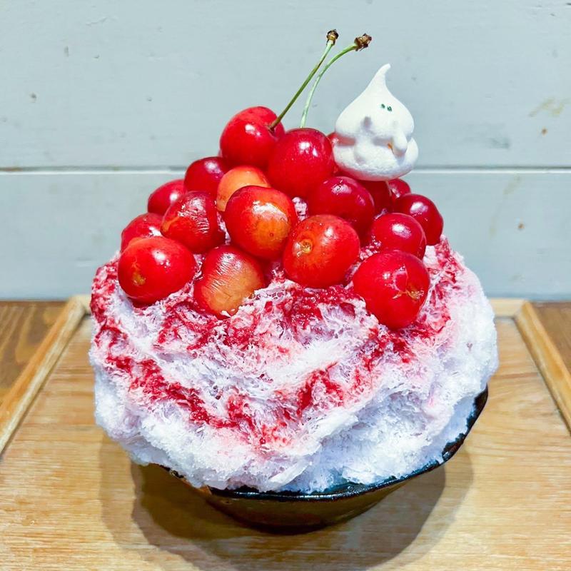 さくらんぼ氷(新宿かき氷専門店 ＊氷おばけ＊)