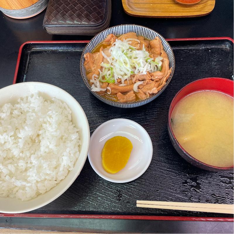 (もつ煮込 噂の太郎)