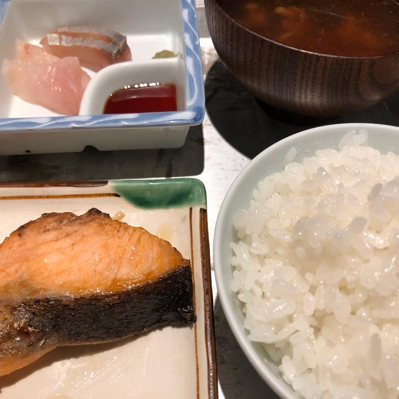 炭火焼き鮭(ふ定食屋)